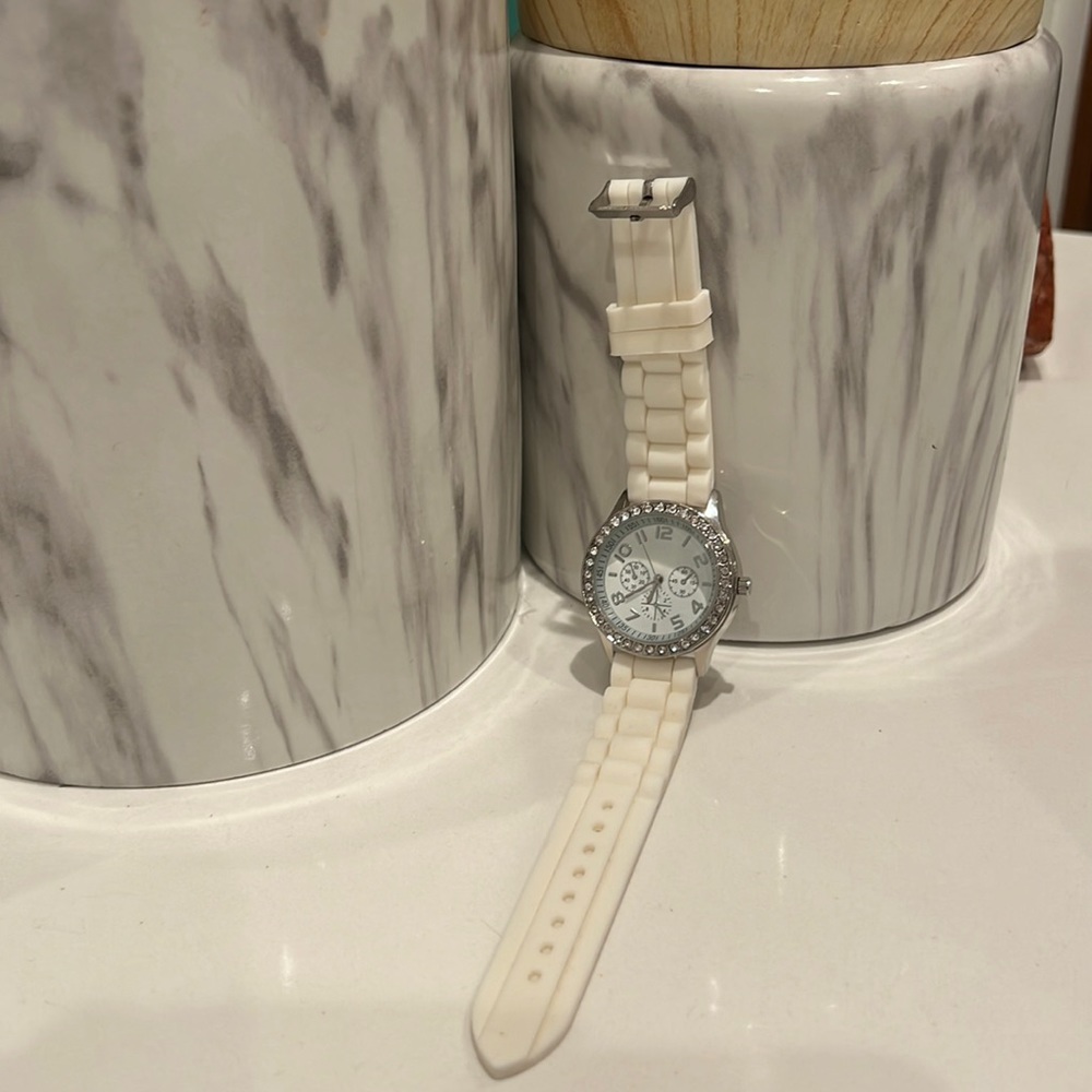 Rubber Wrist Watch 🤍